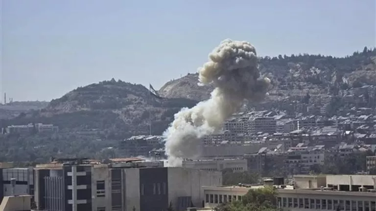 13 شهيدًا وأكثر من 25 جريحًا في قصف على ريف دمشق