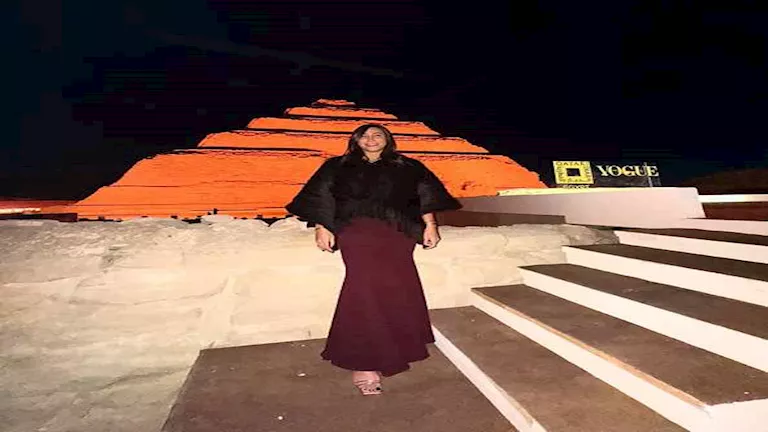 6 صور للسباحة المصرية فريدة عثمان من أمام الأهرامات