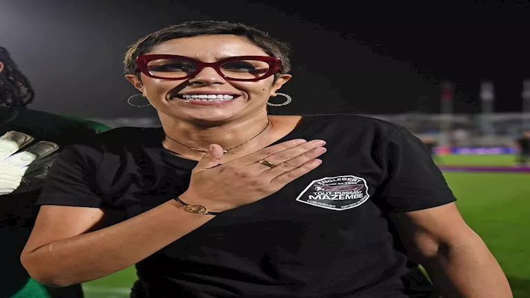 أخفت على والدها لعبها للكرة.. من هي لمياء بومهدي مدربة مازيمبي للسيدات؟