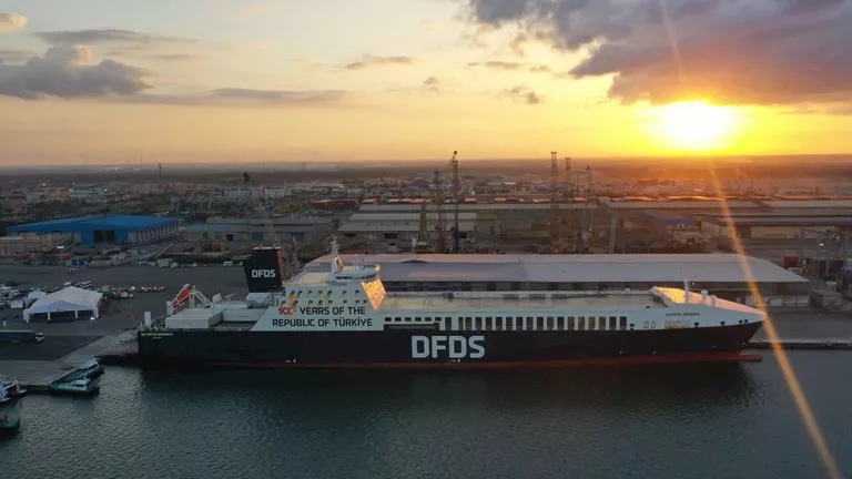 أرصدة القمح بميناء دمياط تتجاوز 102 ألف طن بين الصوامع الحكومية والخاصة