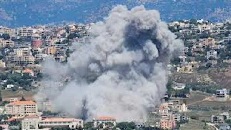 إسرائيل تشن غارات جوية على منطقة الجرمق جنوبي لبنان