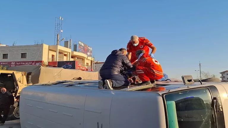 إصابة عشرات التلاميذ جراء حادث بين حافلة صغيرة وأخرى مدرسية في لبنان