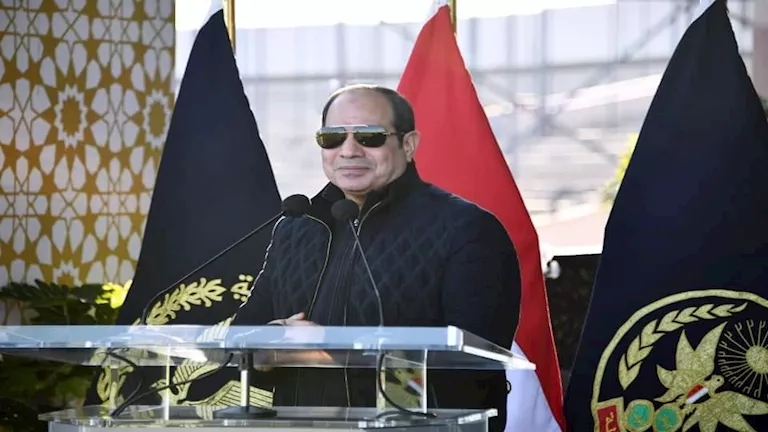 السيسي: نستهدف مضاعفة أعدد السائحين