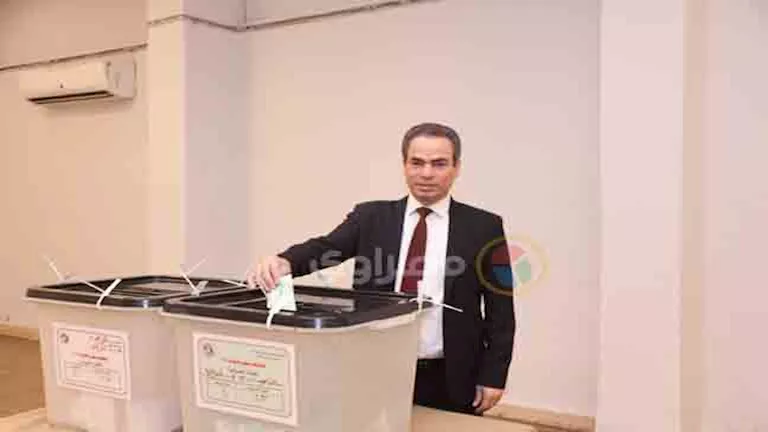 "المسلماني" يُدلي بصوته في انتخابات النواب بالزمالك