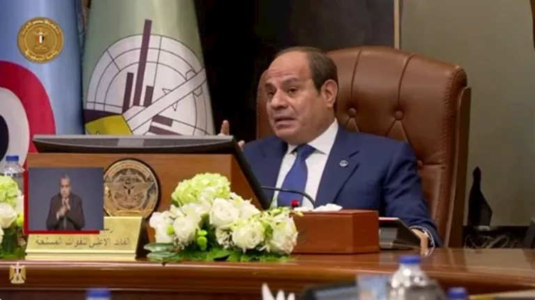انتخابات النواب والبطالة .. رسائل السيسي خلال لقائه طلبة الأكاديمية العسكرية