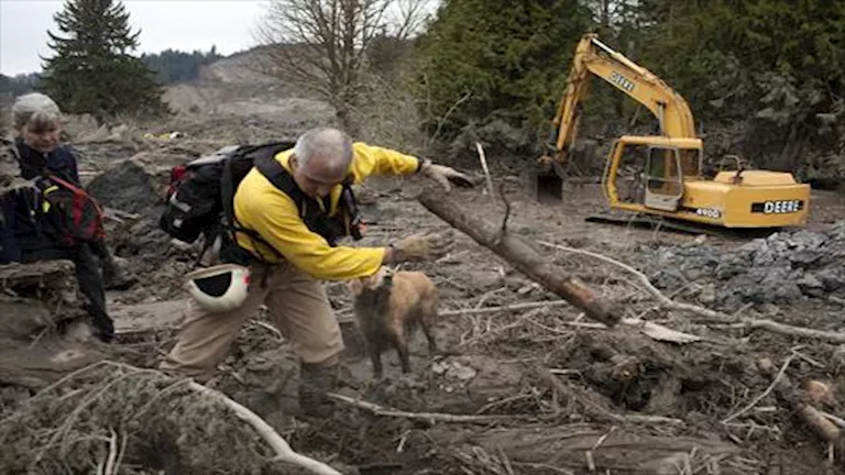 انهيار طيني يودي بحياة شخصين في شمال إيطاليا