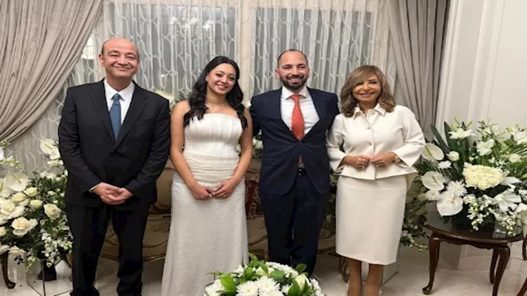 بالصور.. عمرو أديب ولميس الحديدي يحتفلان بخطوبة ابنهما
