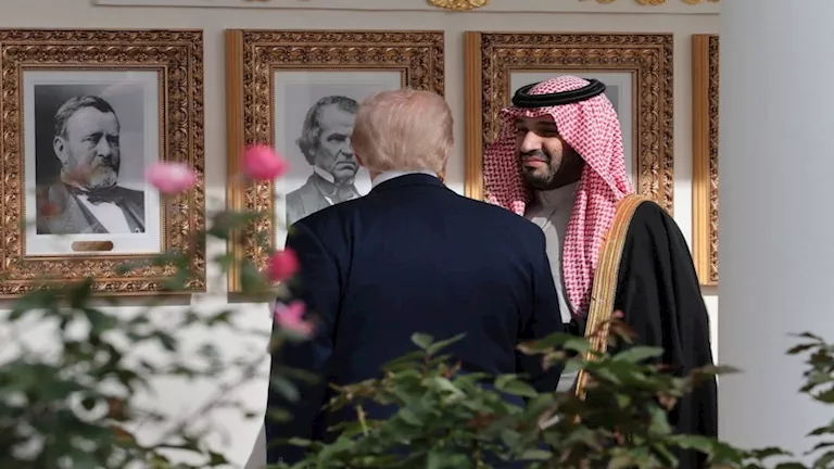 ترامب يصطحب ولي العهد السعودي في جولة بـ"ممشى المشاهير"- صور