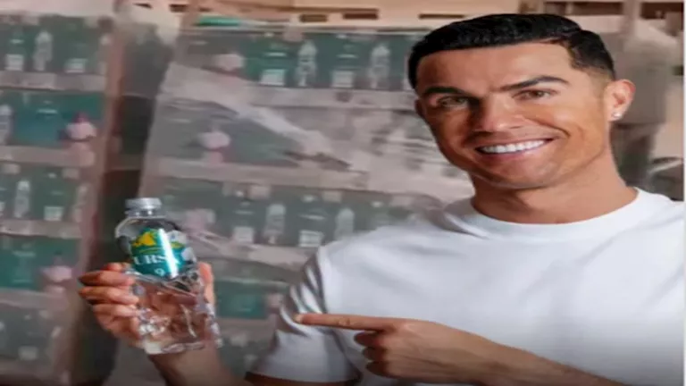 توزيع مياه مجانية لشركة رونالدو في مساجد جدة (فيديو)