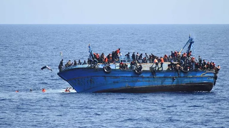 خفر السواحل الموريتاني ينقذ زورقًا على متنه 101 مهاجر أفريقي