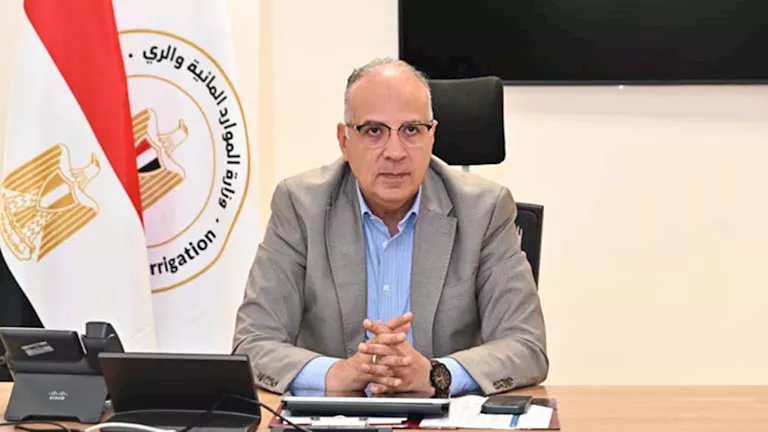 سويلم يتابع إجراءات تدريب العاملين على استخدام التطبيقات الرقمية في إدارة المياه