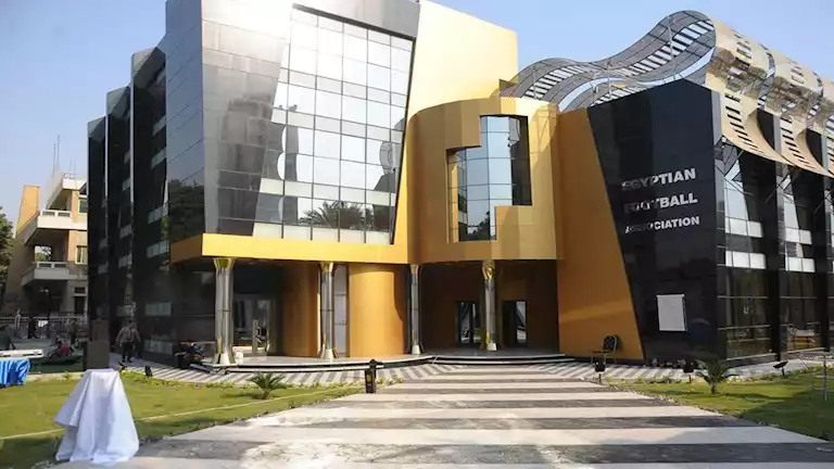 "شطب إداريين ومدربين اثنين"..  6 قرارات لاتحاد الكرة في اجتماعه اليوم الأحد