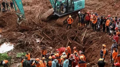 فرق الإنقاذ تبحث عن 34 مفقودا جراء انهيارات أرضية في إندونيسيا