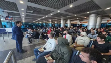 "كانوا محتجزين في ليبيا".. الخارجية تنجح في استعادة 131 مواطن مصري | صور