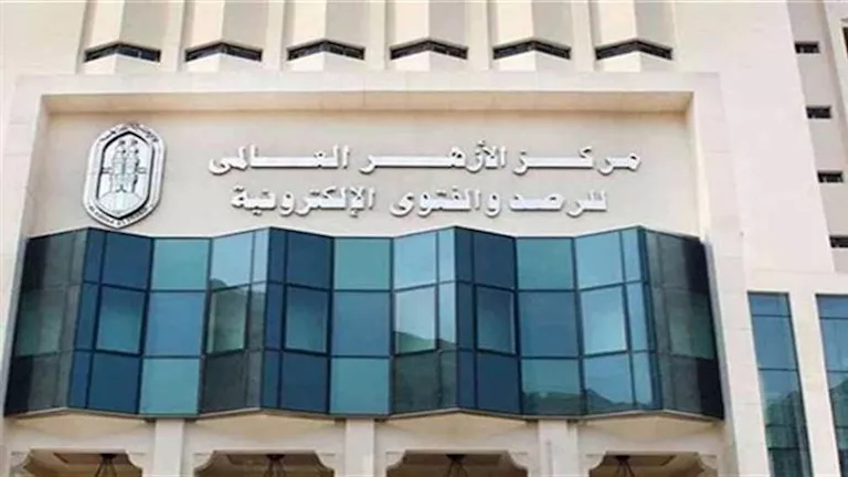 مرصد الأزهر يحذر من تصاعد الهجمات على مساجد بريطانيا في صيف وخريف 2025