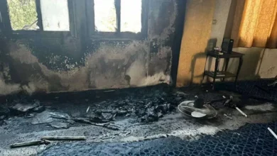 مستوطنون يحرقون منازل ومركبات بالضفة الغربية.. فيديو