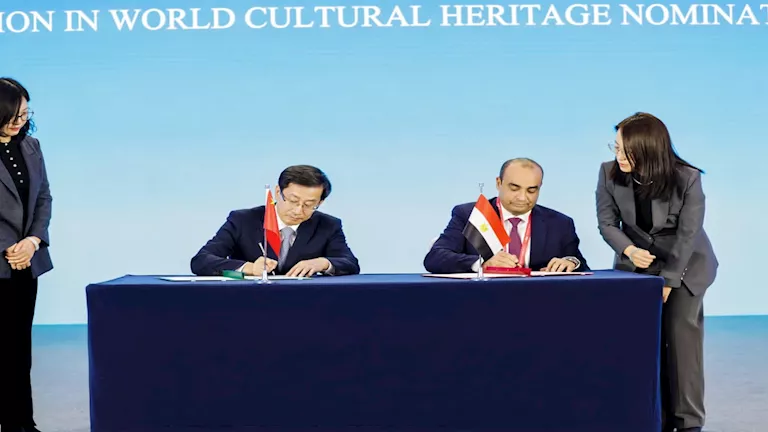 مصر والصين توقعان اتفاقية تعاون في مجال الآثار
