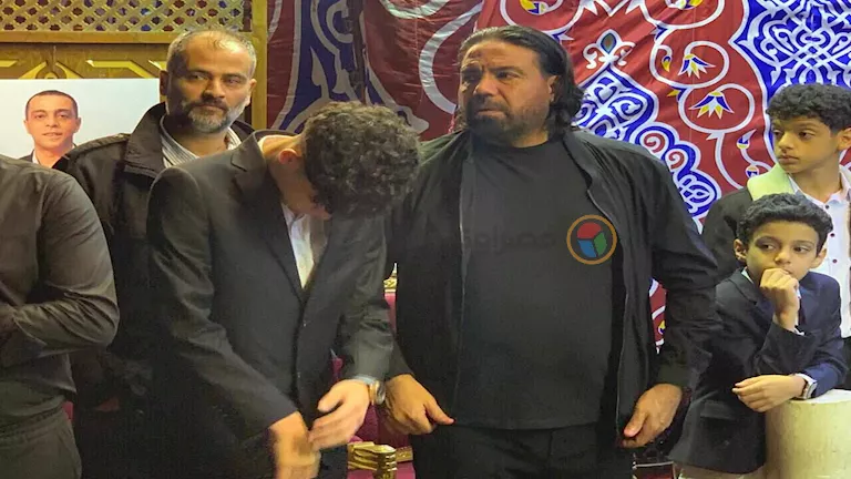 ممدوح عباس يقدم واجب العزاء في محمد صبري (صور)