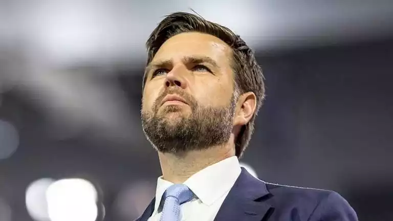 موكب نائب ترامب يتعرض لحادث سير