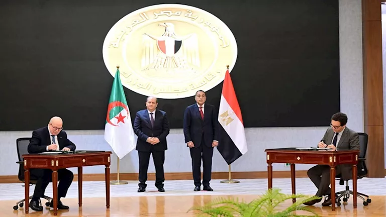 وزير الثقافة يوقّع اتفاقيات تعاون جديدة بين مصر والجزائر