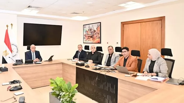وزير الري يتابع منظومة الصرف الزراعي والتوسع في إعادة استخدام مياه الصرف الزراعي
