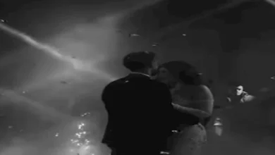 7 صورة لوصلة رقص رومانسية بين أحمد عبد القادر وزوجته