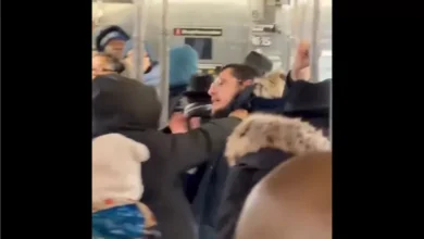 أثناء عودتهم من احتفالات عيد الحانوكا.. تهديدات وخنق لركاب يهود داخل مترو نيويورك