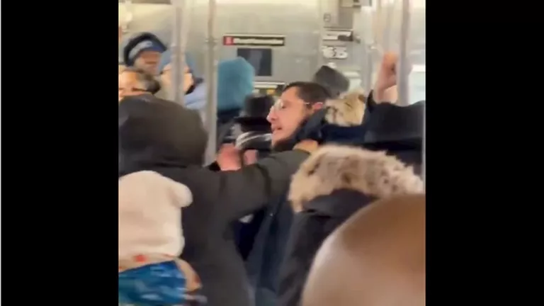 أثناء عودتهم من احتفالات عيد الحانوكا.. تهديدات وخنق لركاب يهود داخل مترو نيويورك