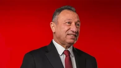 "أخلاق وتواضع".. عمرو أديب يتغنى برئيس الأهلي محمود الخطيب