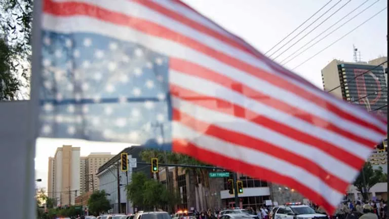 أمريكا ترفع مكافأة "الترحيل الذاتي" للمهاجرين إلى 3 آلاف دولار