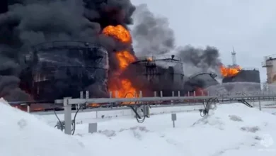 أوكرانيا تستهدف ميناء بحريا ومطارا عسكريا روسيان وتسجل أضرارا كبيرة