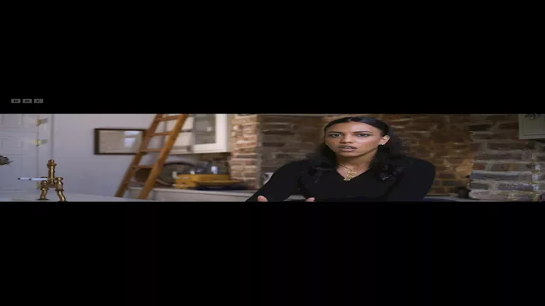 أول محترفة في إنجلترا.. من هي الفتاة المصرية التي شاركت في وثائقي صلاح؟