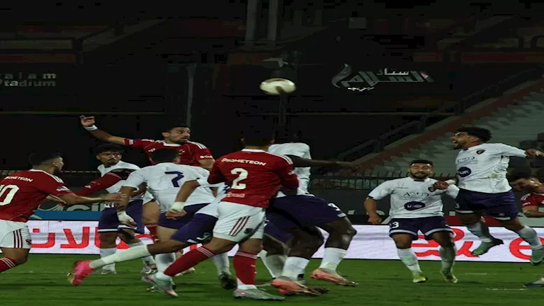 الأهلي يتقدم على المصرية للاتصالات بهدف دون مقابل في الشوط الأول