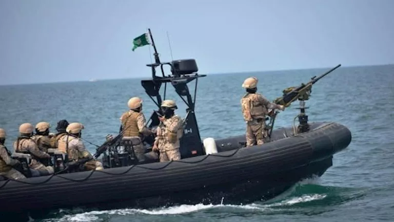 التحالف: نفذنا عملية عسكرية محدودة في ميناء المكلا