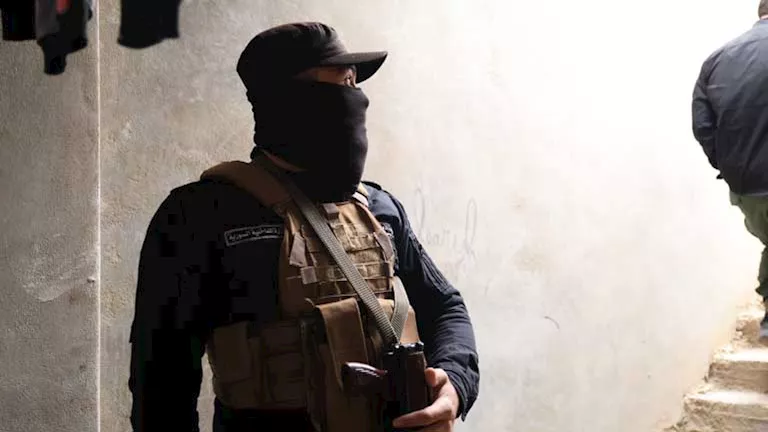 الداخلية السورية تعلن اعتقال قيادي كبير في داعش.. صور