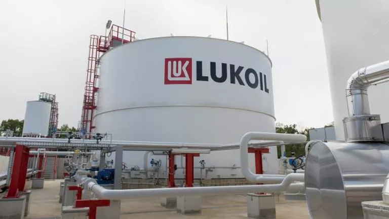 العراق يوقف إنتاج النفط بالكامل في مصفاة "لوك أويل"