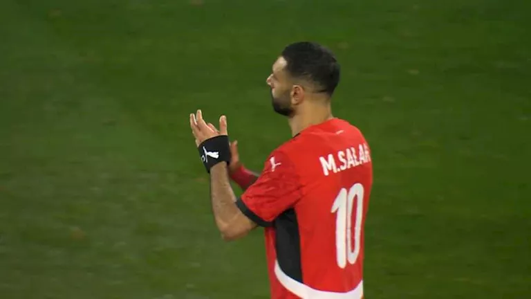 "انفعال حسام حسن وعلم المغرب".. ما لم تشاهده في مباراة مصر وزيمبابوي بأمم أفريقيا