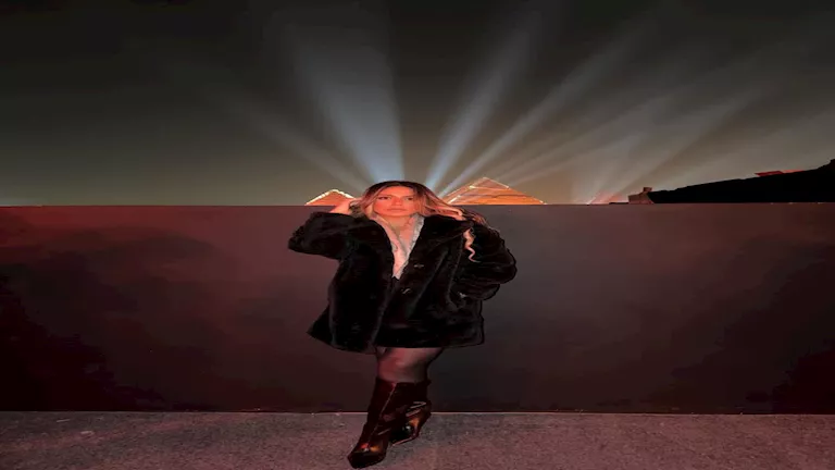 بجانب الأهرامات.. 5 صور لزوجة عمرو السولية