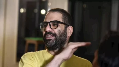 بعد تعرضه لانتقادات.. علاء عبدالفتاح يعتذر لبريطانيا عن تغريدات قديمة