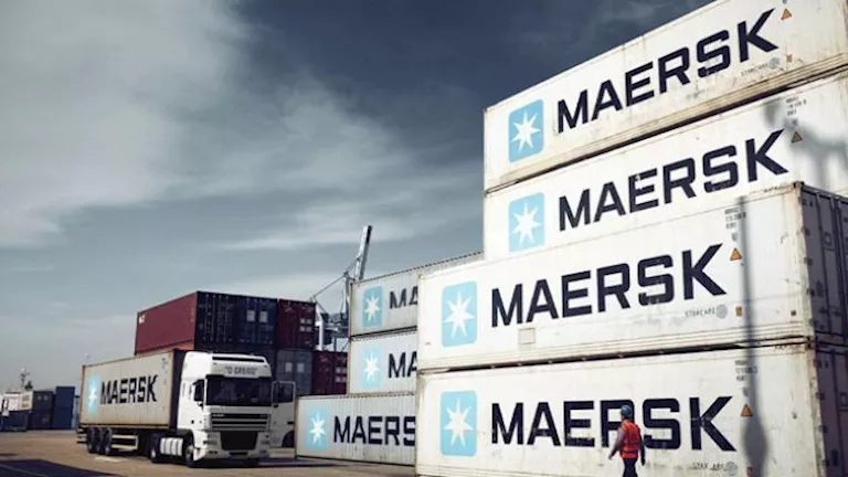 بعد توقف عامين.. سفينة تعبر باب المندب وتدخل البحر الأحمر