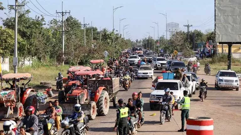 تصاعد القتال الحدودي بين تايلاند وكمبوديا وإجلاء مئات الآلاف من المدنيين