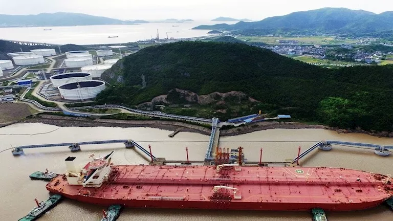 تعمل بالميثانول.. الصين تطلق أول ناقلة نفط خام ذكية في العالم