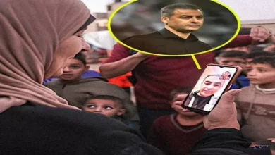 "تعيش في الخيام ولم تراه منذ 3 سنوات".. قصة والدة مدرب منتخب فلسطين