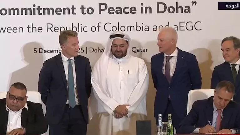 توقيع "اتفاقية الدوحة لترسيخ الالتزام بالسلام" بين الحكومة الكولومبية ومجموعة "جيش غايتانيستا"