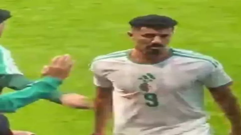 "رفض مصافحة زميله".. 7 صور ترصد غضب مهاجم الجزائر عقب مباراة السودان