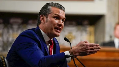 زعيم الديمقراطيين يُهاجم وزير الدفاع الأمريكي: طفولي وغير آمن