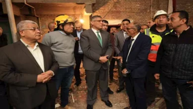 صور.. محافظ الجيزة يتفقد موقع حادث تسرب الغاز في إمبابة