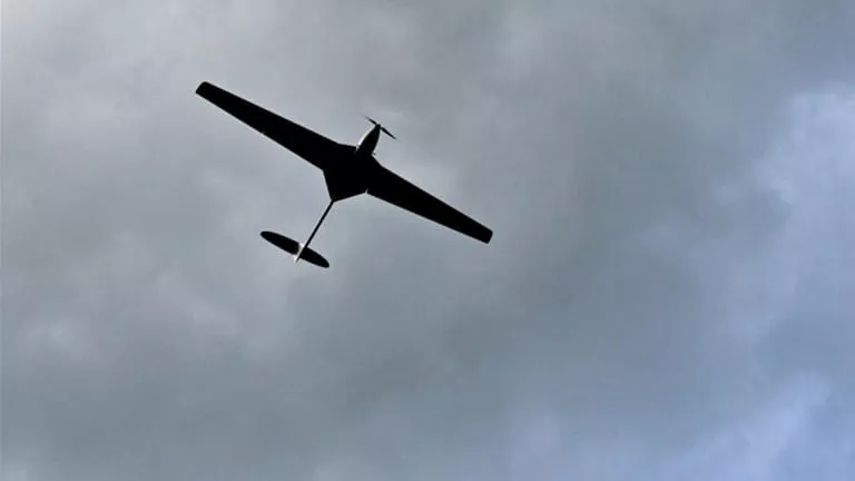 طائرات مسيّرة مجهولة تحلّق فوق قاعدة الغواصات النووية الفرنسية
