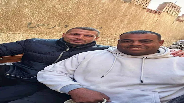 طارق حامد ونجله في زيارة للأهرامات رفقة لاعب المصري السابق (صور)