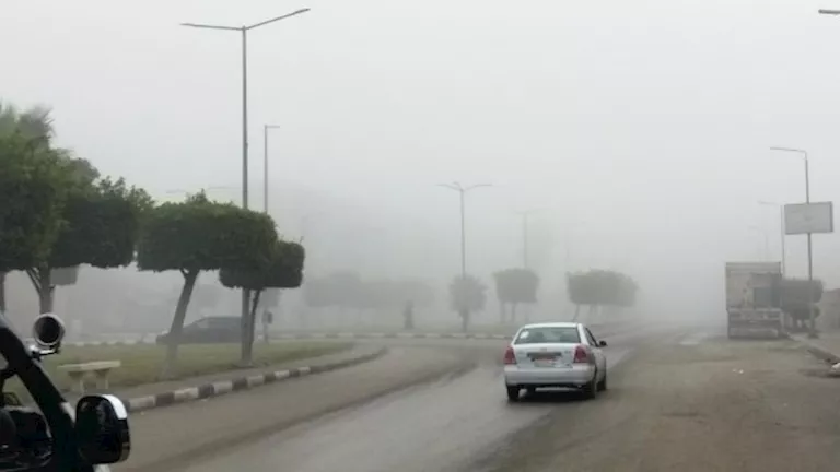 طقس الساعات المقبلة.. انخفاض الحرارة وشبورة وأمطار خفيفة